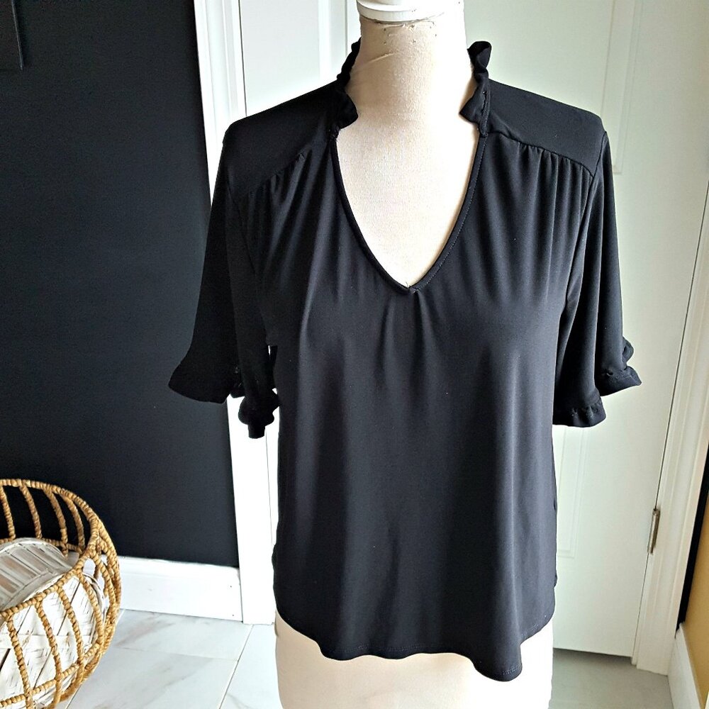 BOHO Ruffle NECK Stretch BLOUSE By CeCe SZ L